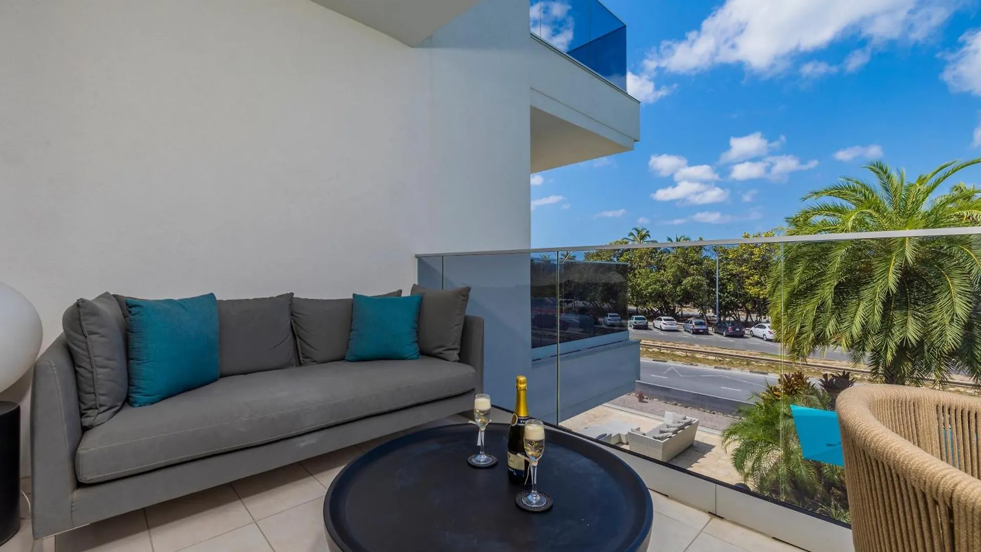 O Condominium Beachfront Residences, By Bocobay Aruba Palm Beach Apartment